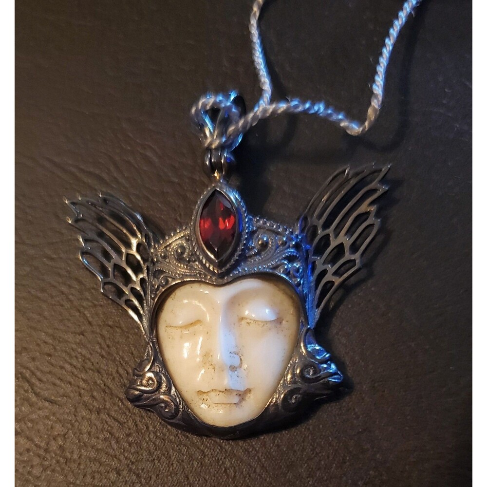 Starborn Creations Sterling 925 Silver Hand Carved Bne & Garnet Freya Pendant - Picture 5 of 6